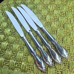 4 Oneida Strathmore Dinner Knives 9"  stainless scrolls classic romantic timeles
